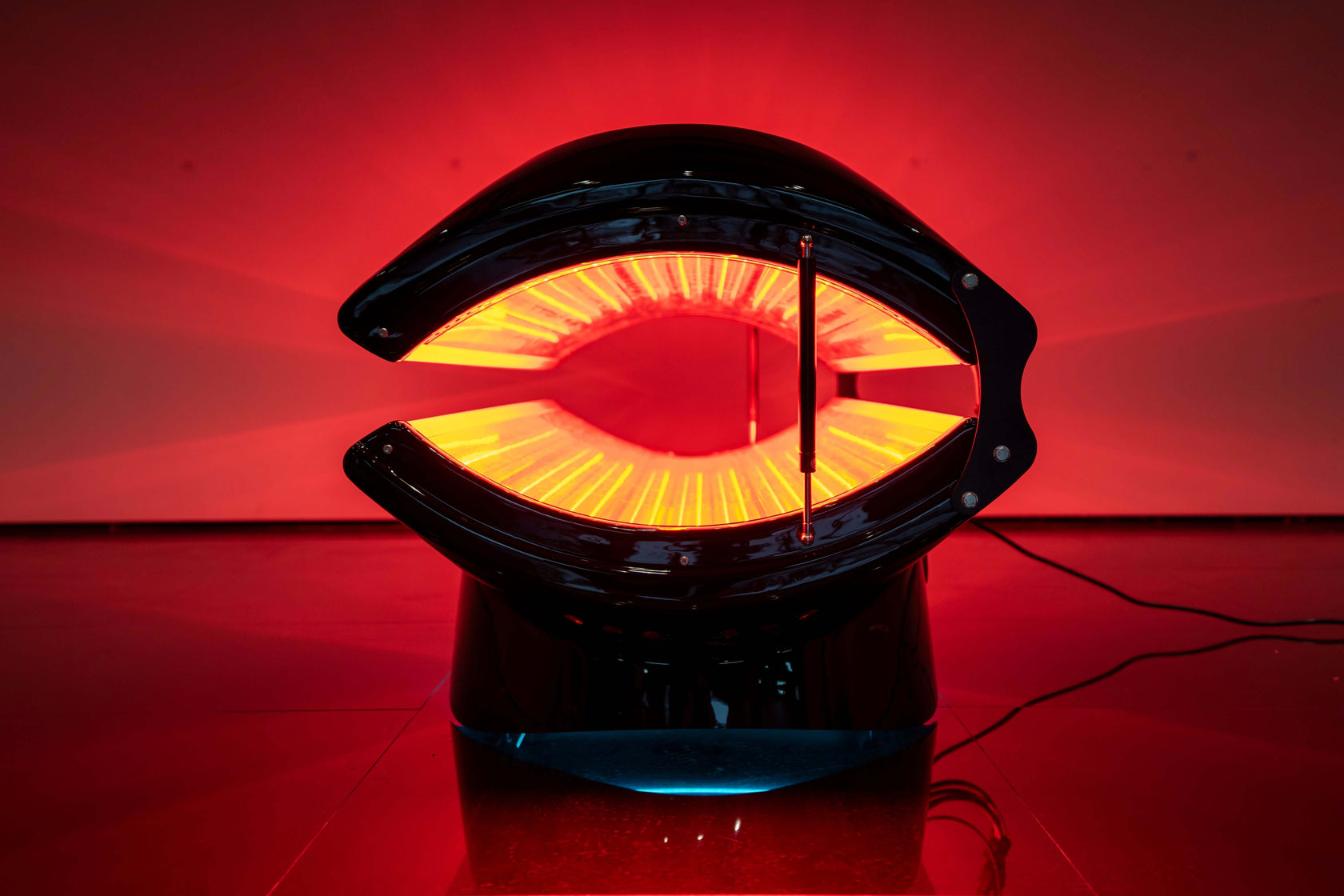 K2 red light therapy pod emitting advanced red and near-infrared wavelengths for full-body recovery.